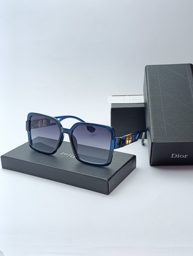عینک آفتابی زنانه دیور کد 22038 | درخشش در هر نگاه